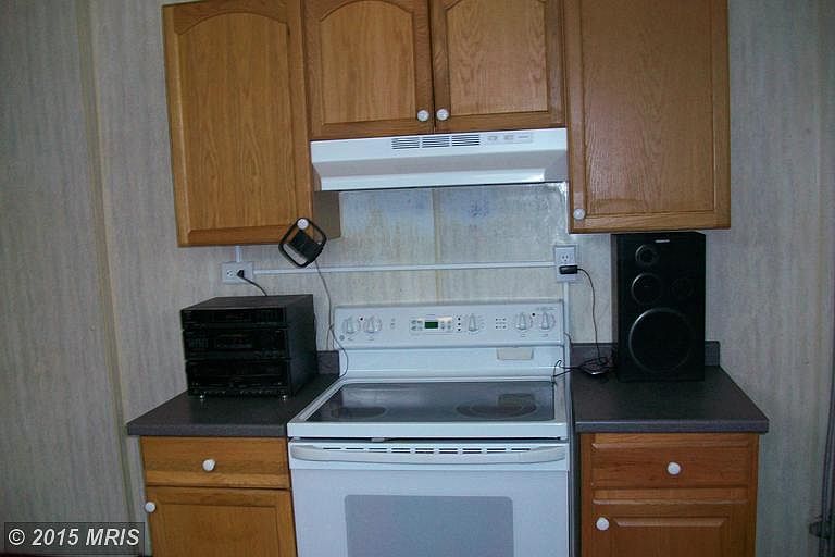 2nd image of 7 E 7th St
