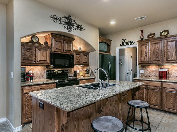 3rd image of 7916 Barstow Dr