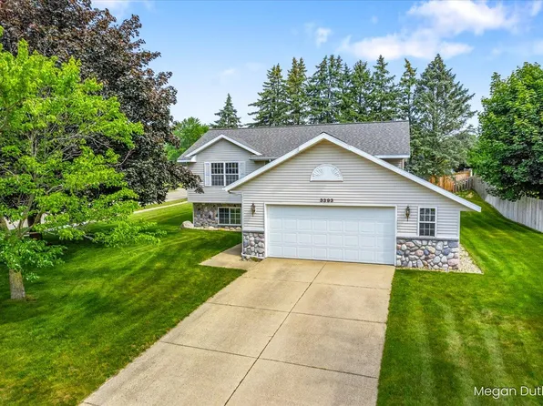 3393 Shoshone Dr SW, Grandville, MI 49418