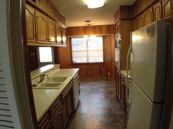 5th image of 8310 York Dr