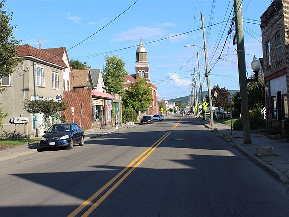 3rd image of 308 Clinton St