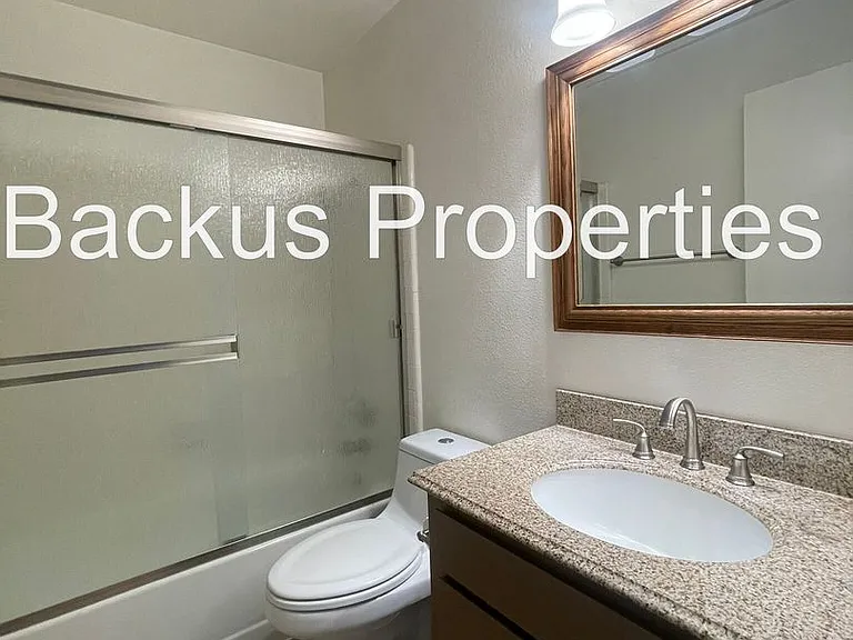 525 Victor St — Photo 11