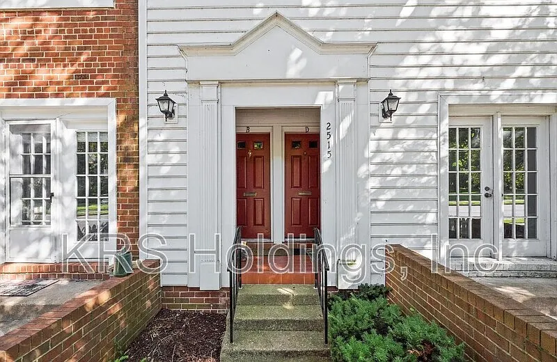 2 bed, 1.0 bath, 800 sqft, $2,400 — Photo 2