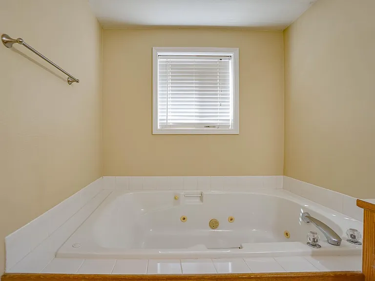 1122 NW 148th Cir — Photo 7