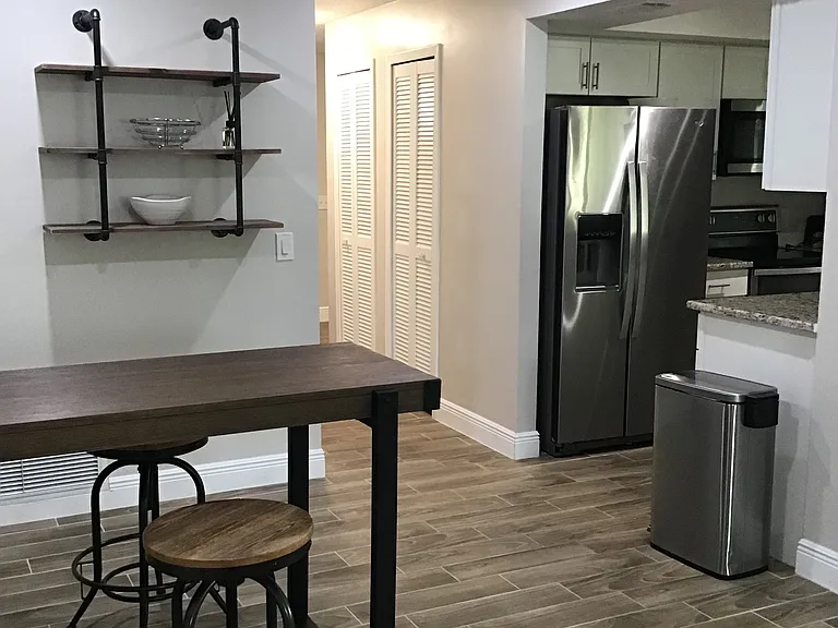 833 Berkshire Dr — Photo 14