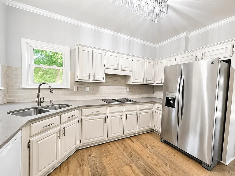 366 Belmont Chase Ct — Photo 8