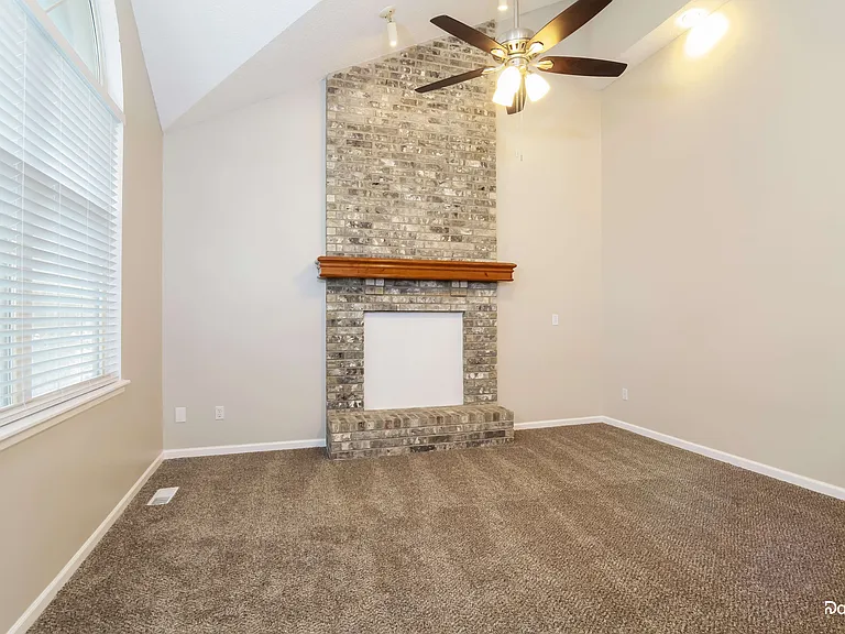502 Woodson Ln — Photo 9