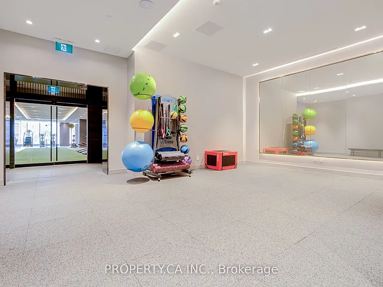 319 Jarvis St #LPH16 — Photo 37