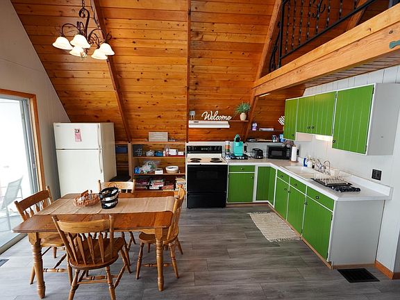 4th image of W1805 LITTLE SPIRIT DRIVE