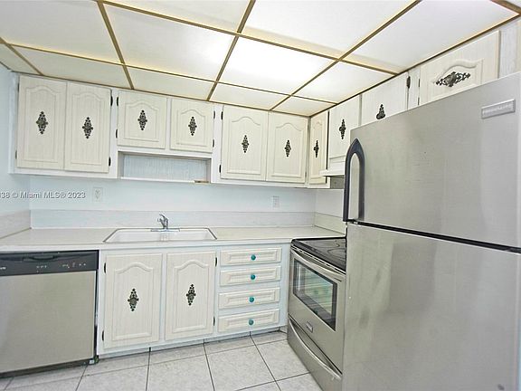 5th image of 1800 Collins Ave APT 15C