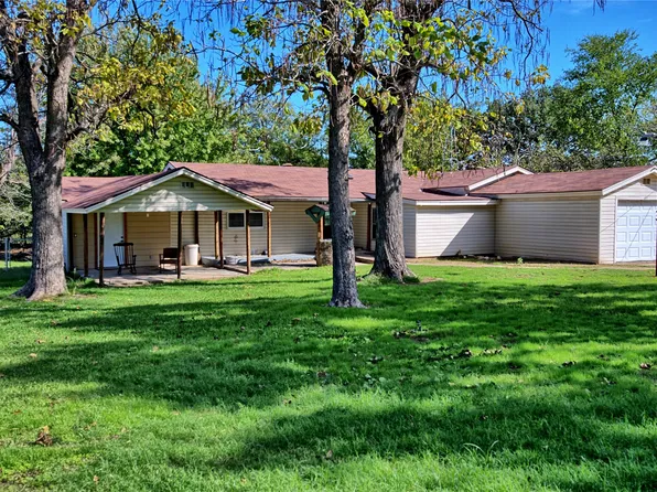 415 Union St, Montague, TX 76251