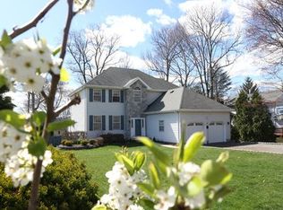 64 Wagon Trl, Mahwah, NJ 07430