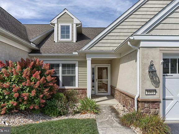 3rd image of 1061 Villa Dr
