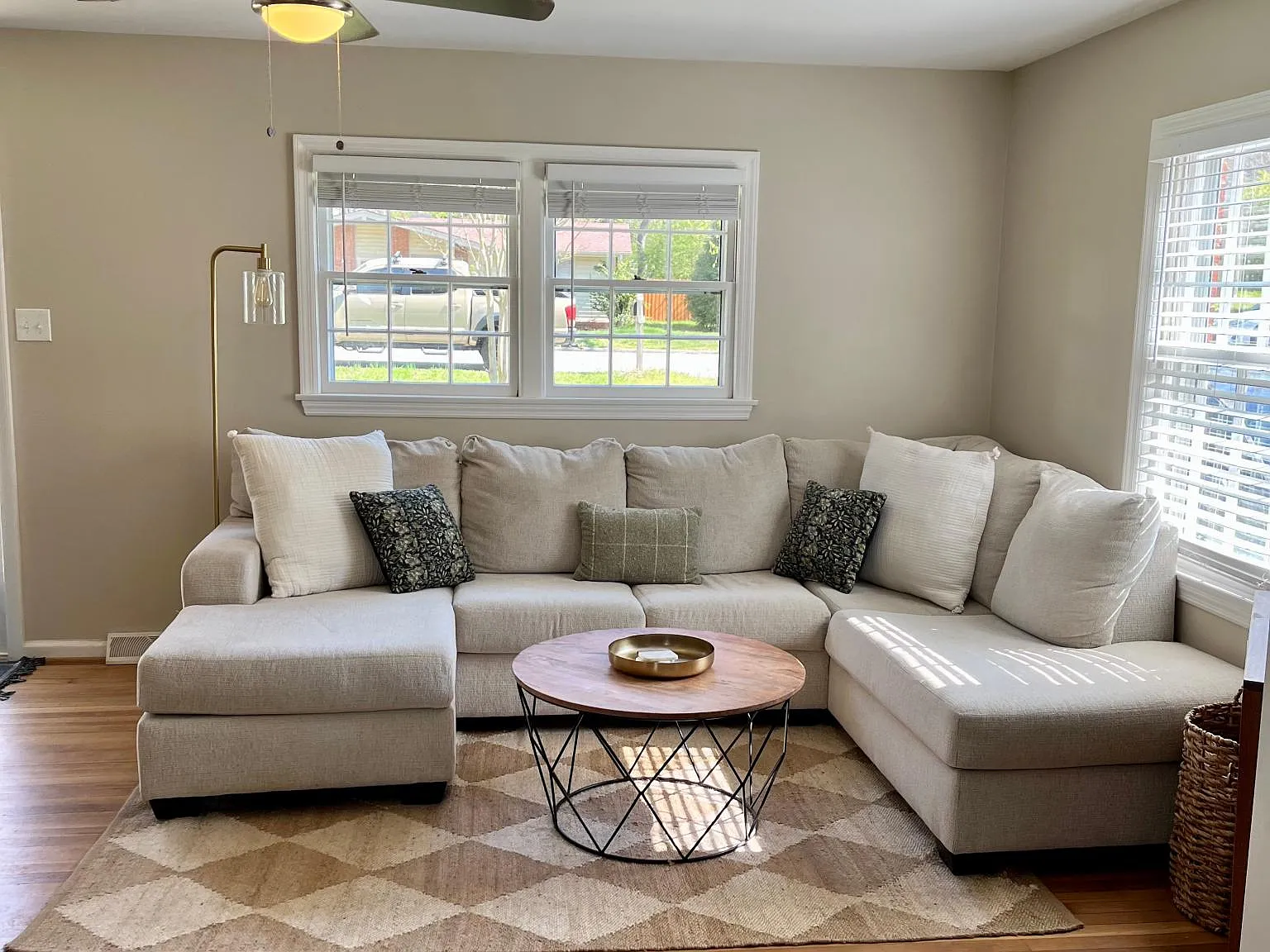 3 bed, 1000 sqft, $1,775 — Photo 2
