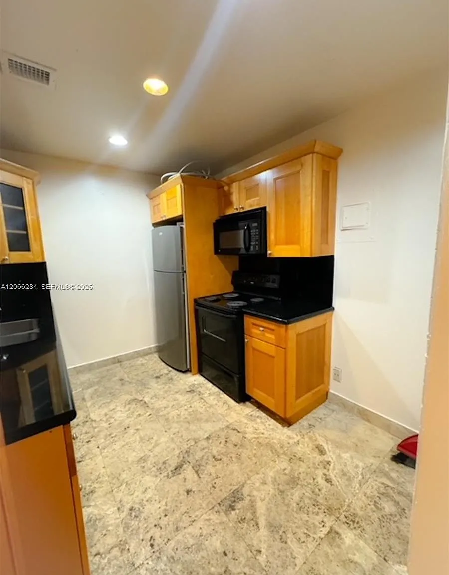 Pier 43 Condo — Photo 3