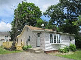 313 Oak Rd W, Mahopac, NY 10541