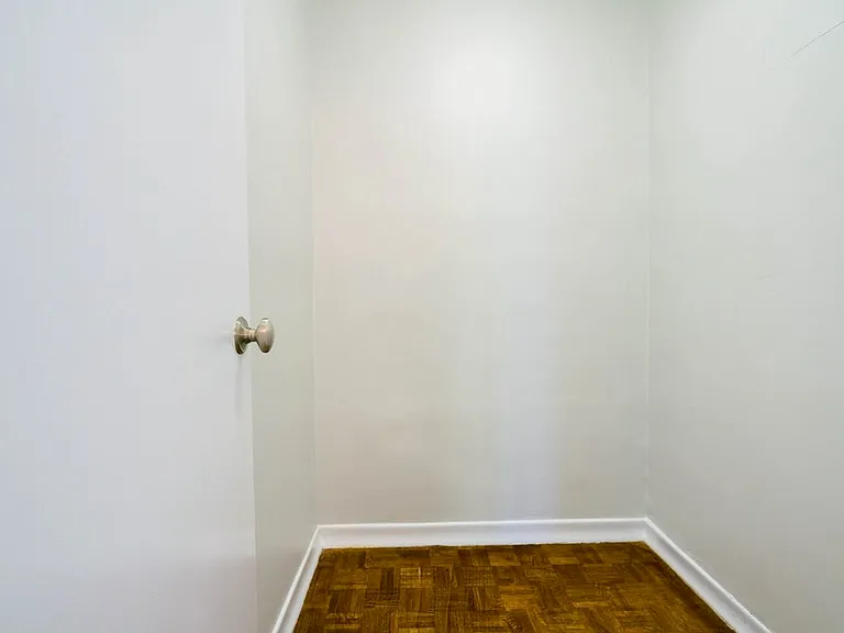 160 Balmoral Ave #1 — Photo 15
