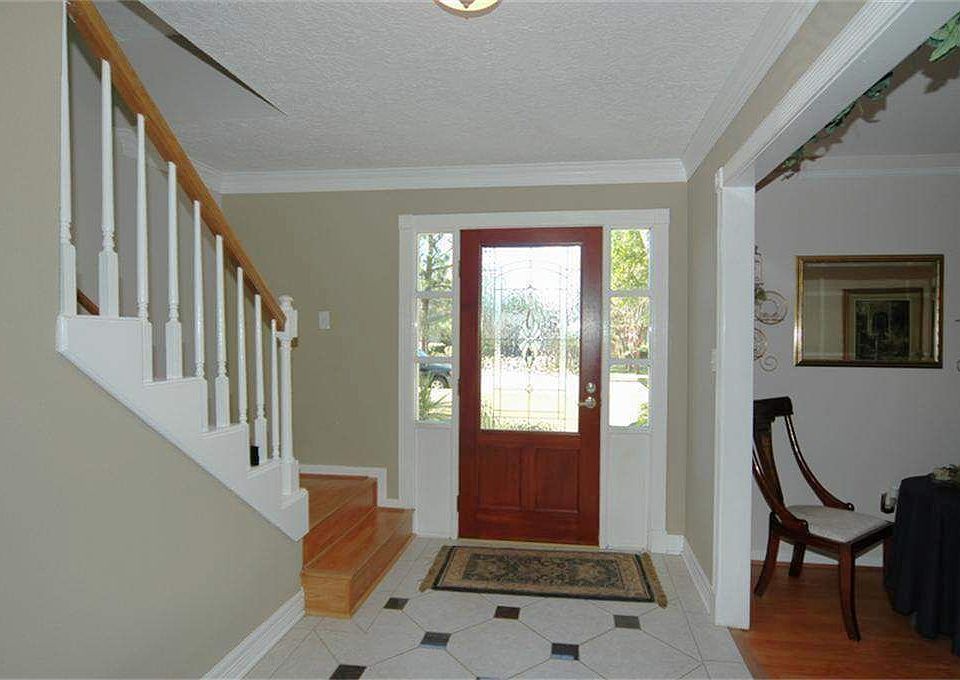 2nd image of 814 Baronridge Dr