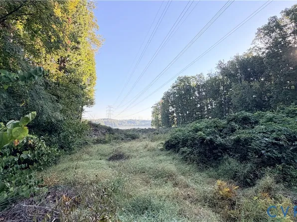 18611 Cabin Rd, Triangle, VA 22172