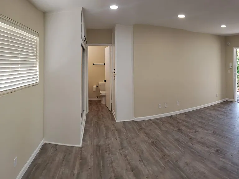 2219 Crenshaw Blvd #6 — Photo 1