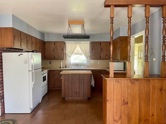 3rd image of 25 Scott Dr