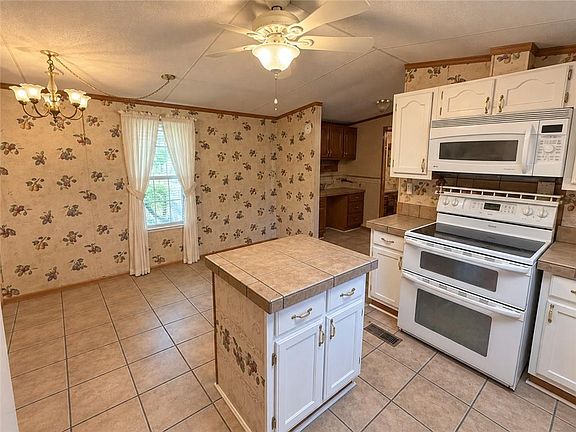 5th image of 26190 Pine View Dr