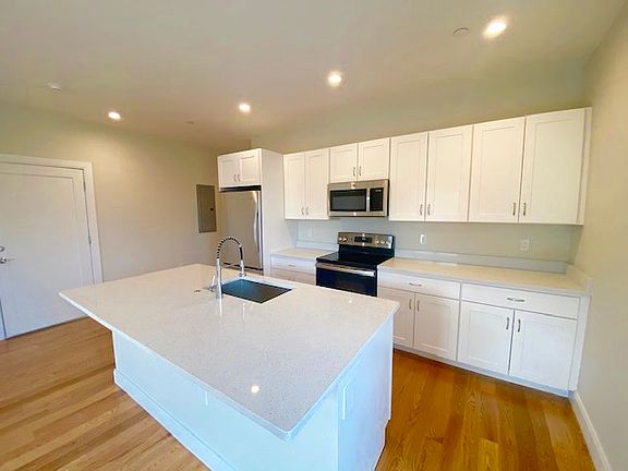 3rd image of 208 Neponset Valley Pkwy #5