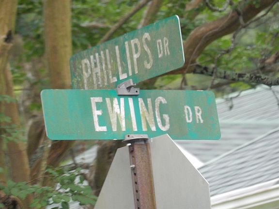5th image of 928 Ewing Dr