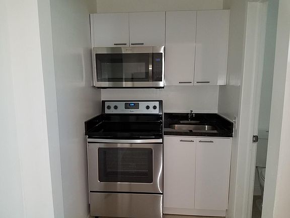 4th image of 412 Sunset Dr #1