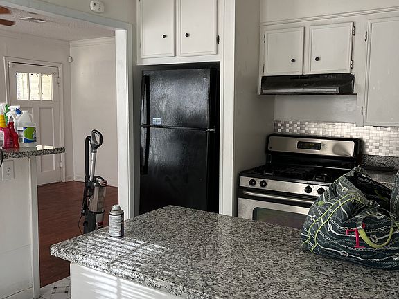 2nd image of 411 E Lagrange St