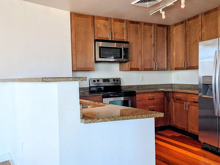 310 S 4th St #605 — Photo 10