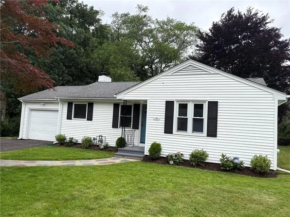 76 Beverly Rd E, Riverside, RI 02915