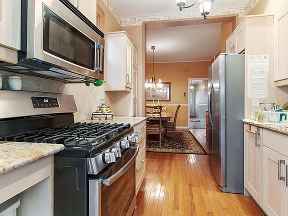3rd image of 726 Humboldt St