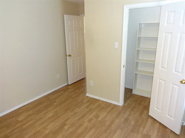 1009 Henry Ct — Photo 6