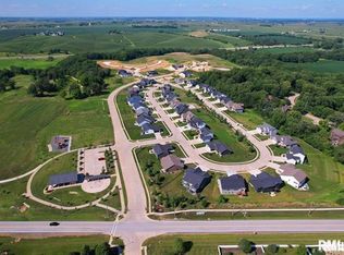 7117 Alvie Ln, Bettendorf, IA 52722