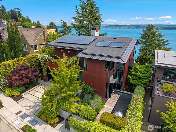 2nd image of 3310 E Laurelhurst Drive NE