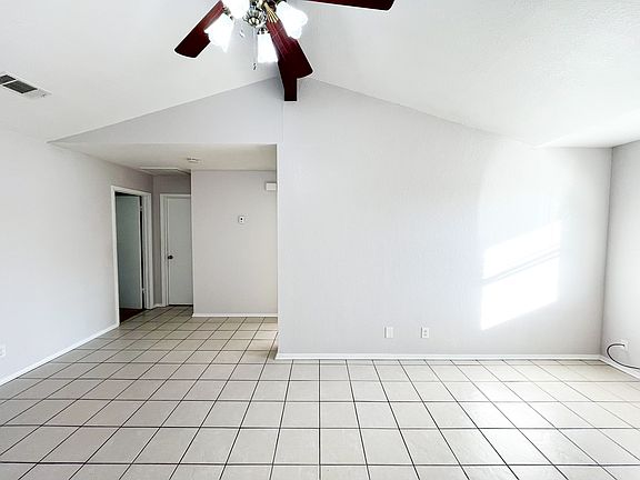 4th image of 3001 Honeysuckle Cir APT B