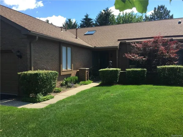 2197 London Bridge Dr #1, Rochester Hills, MI 48307