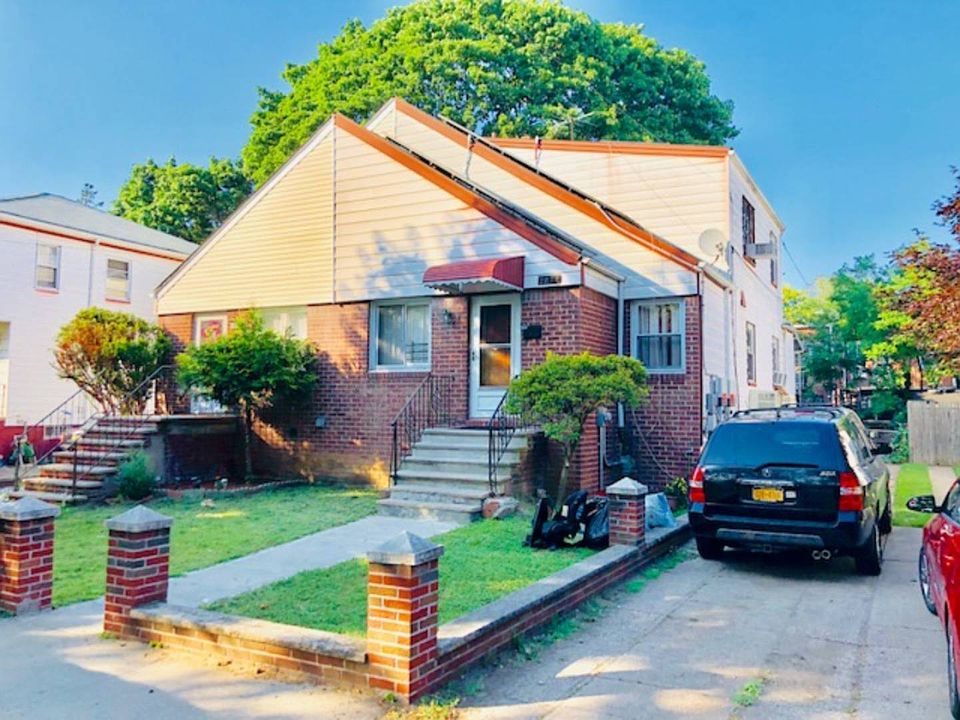 1st image of 2025 E 59th St