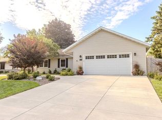 4245 Garden Dr, Racine, WI 53403