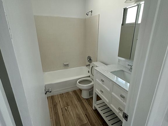 5th image of 901 N Inglewood Ave APT 7