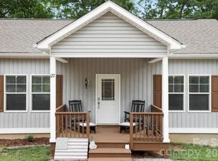 127 Cairens Ridge Dr, Mills River, NC 28759
