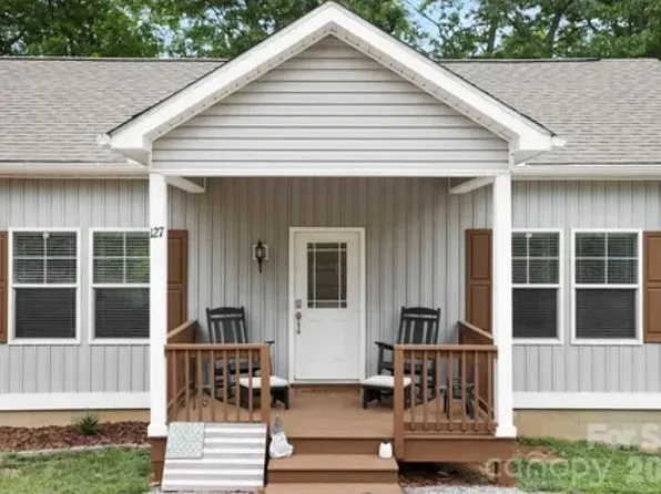 127 Cairens Ridge Dr, Mills River, NC 28759
