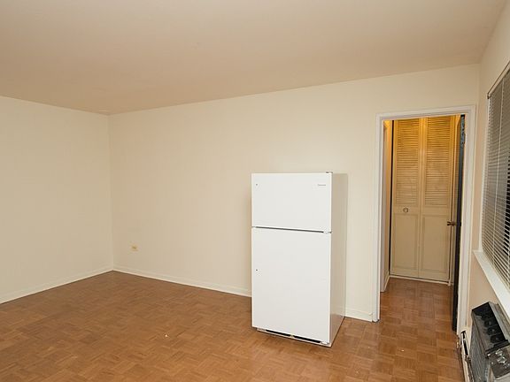 4th image of 3160 N Cambridge Ave #802