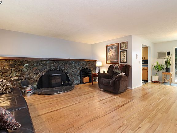 5th image of 6221 SE Aspen St