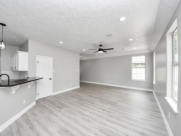 5th image of 1105 E Kyle Rd