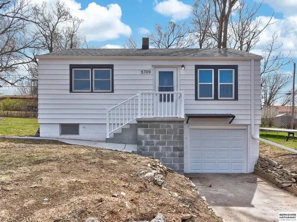 5709 N St, Omaha, NE 68117