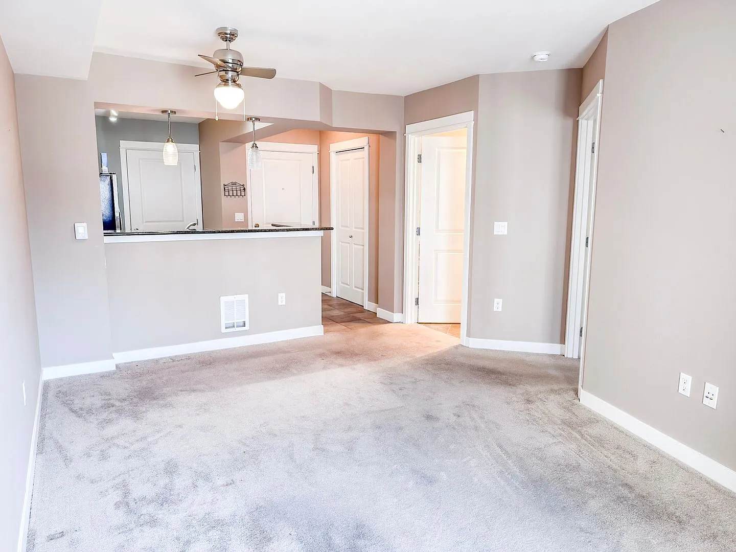 1Bd/1Ba Seattle Condo — Photo 2