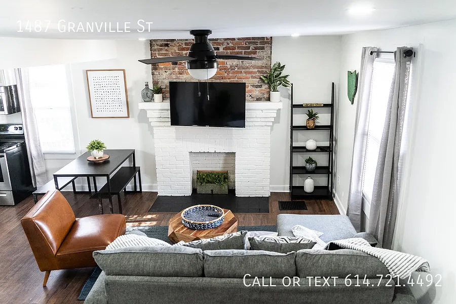 1487 Granville St photo 1
