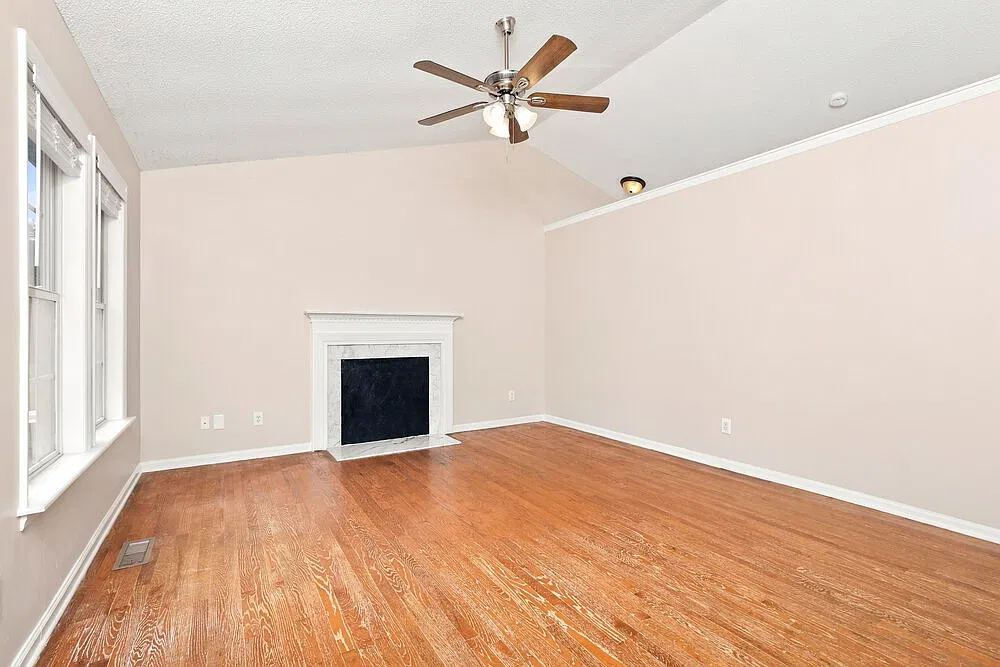 3 bed, 2.0 bath, 1068 sqft, $1,665 — Photo 4